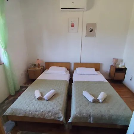 Nyaraló Okruglica House *